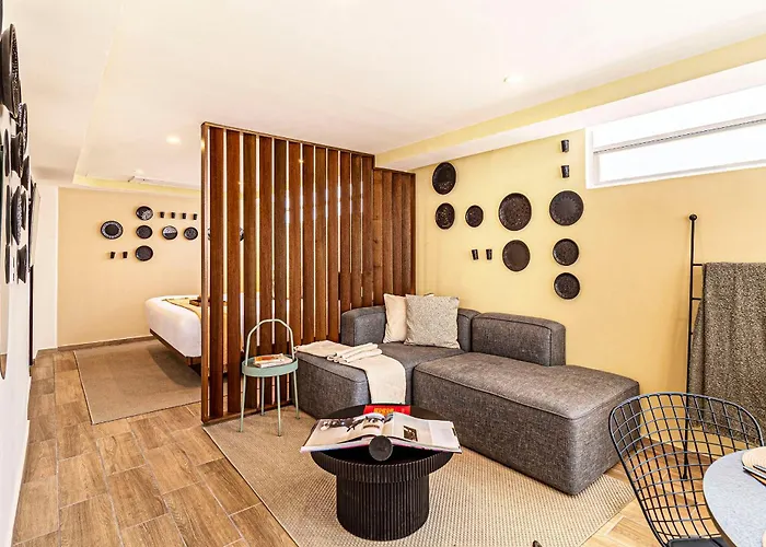 Kukun Grand Chapultepec Apartahotel 4*